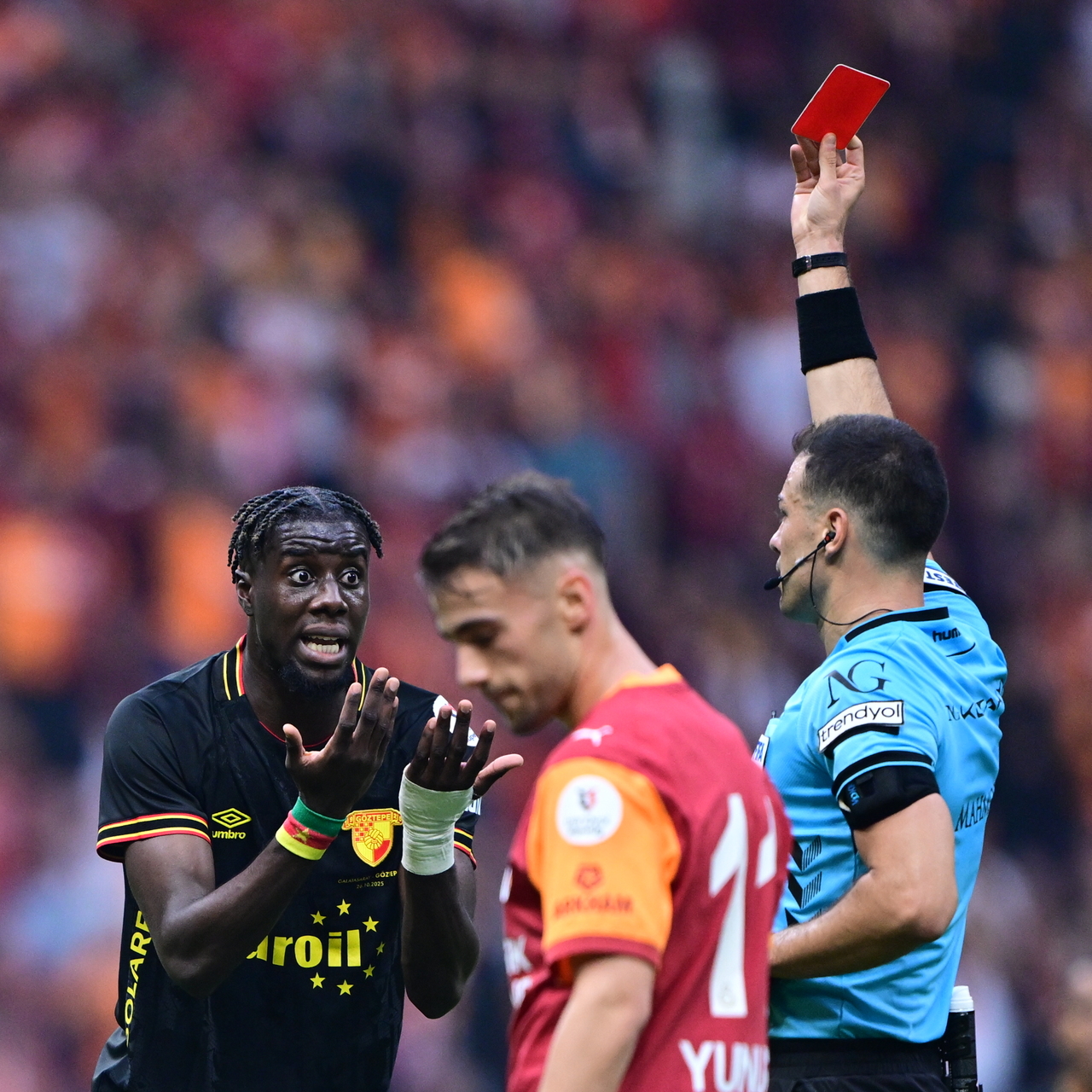 G.Saray-Göztepe maçında kırmızı kart!