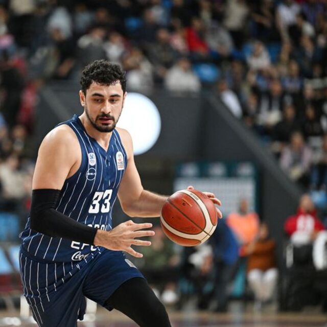 Anadolu Efes Trabzon'da kazandı!