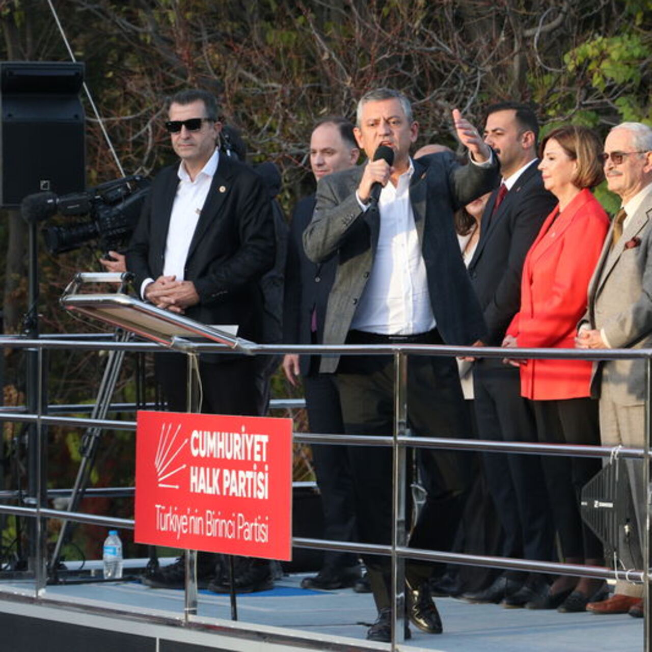  Özel, partisinin Eskişehir mitinginde konuştu