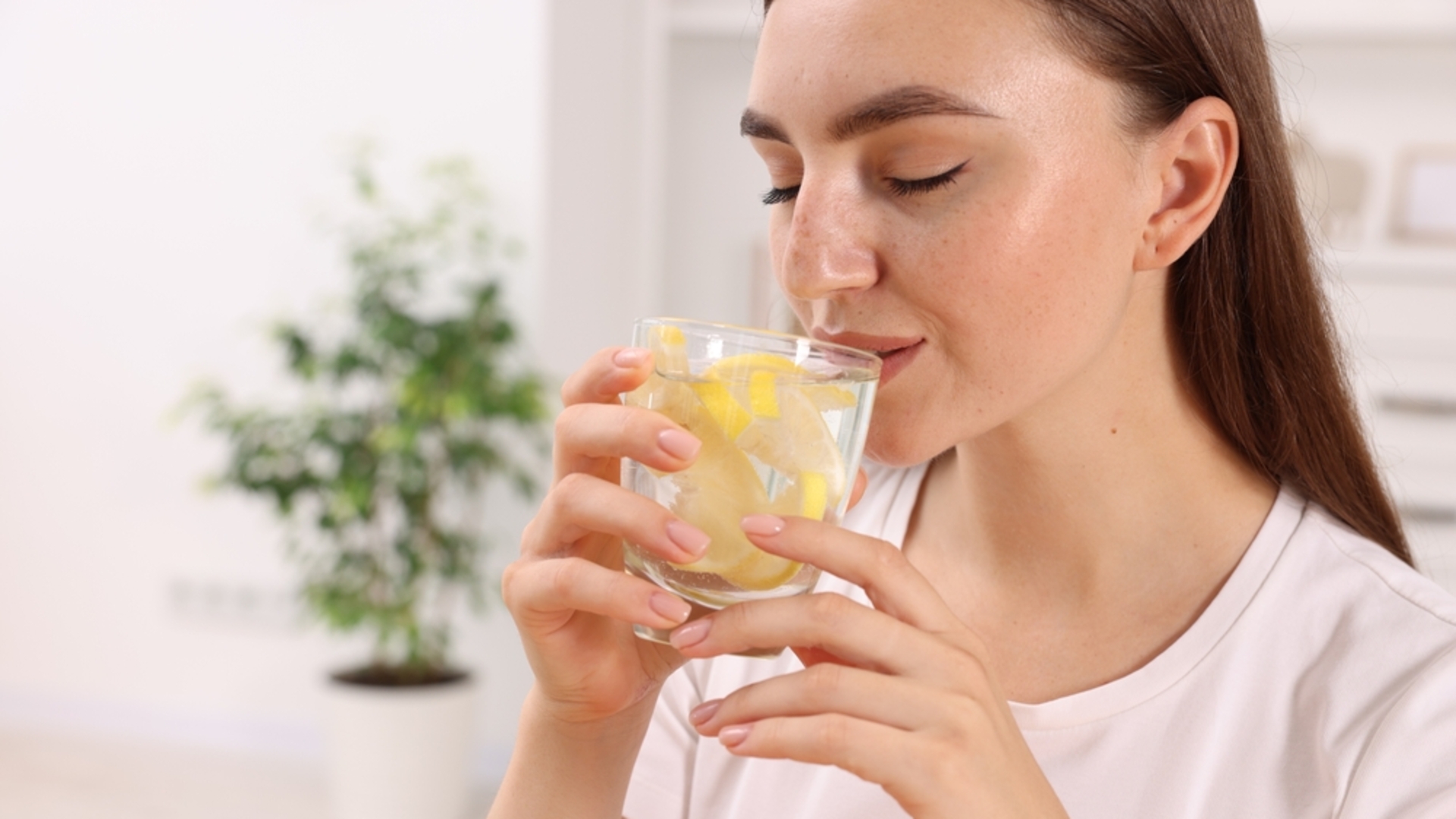 Bir bardakla gelen canlılık: Limonlu suyun mucizevi etkileri