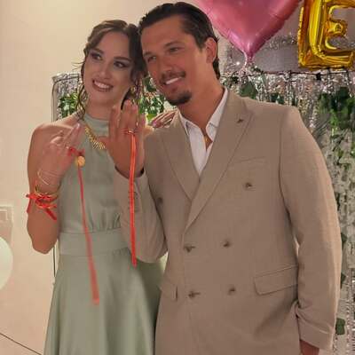 Ünlü oyuncu nişanlandı