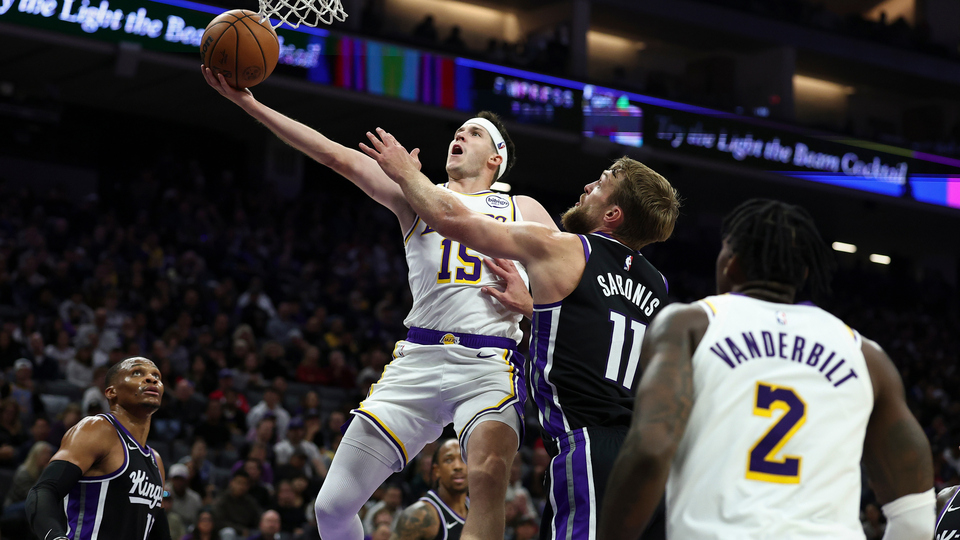 Reaves şov yaptı, Lakers kazandı!