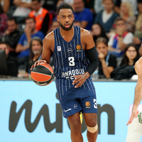 Anadolu Efes, Paris'te galibiyet arayacak!