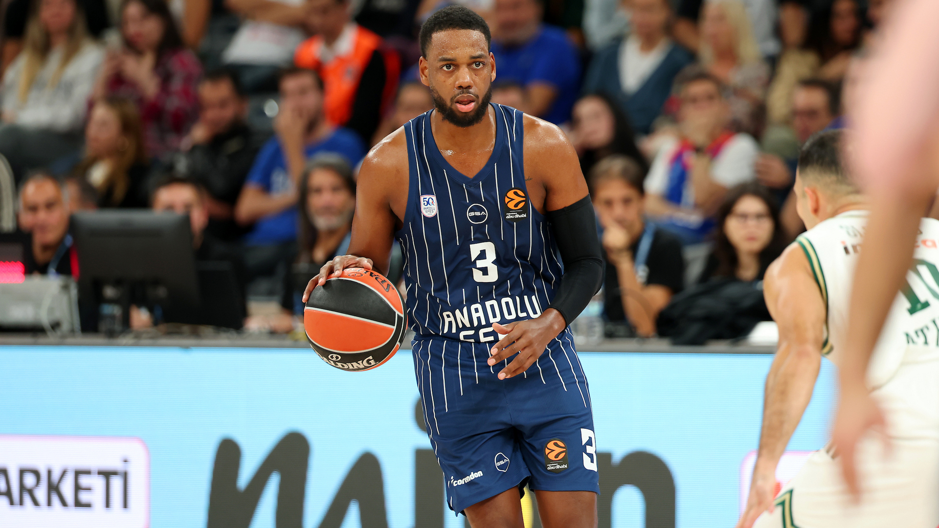 Anadolu Efes, Paris Basketbol'u Devirerek Avrupa Ligi'nde Nefes Aldı!
