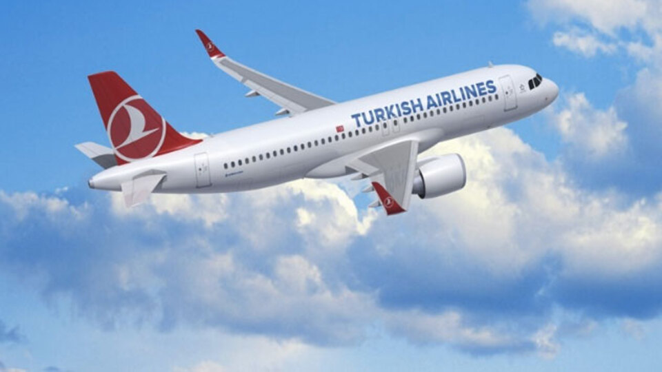 Bir şaka yaptı polis uçaktan indirildi!