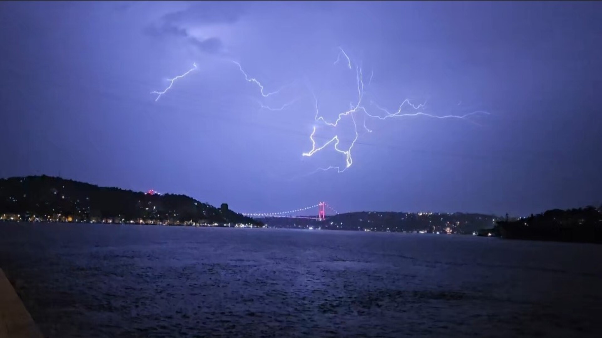 Hava Durumu Alarm Veriyor: Elektrikli Atmosferle 10 Derece Birden Düşüş ve Şiddetli Yağış Geliyor!