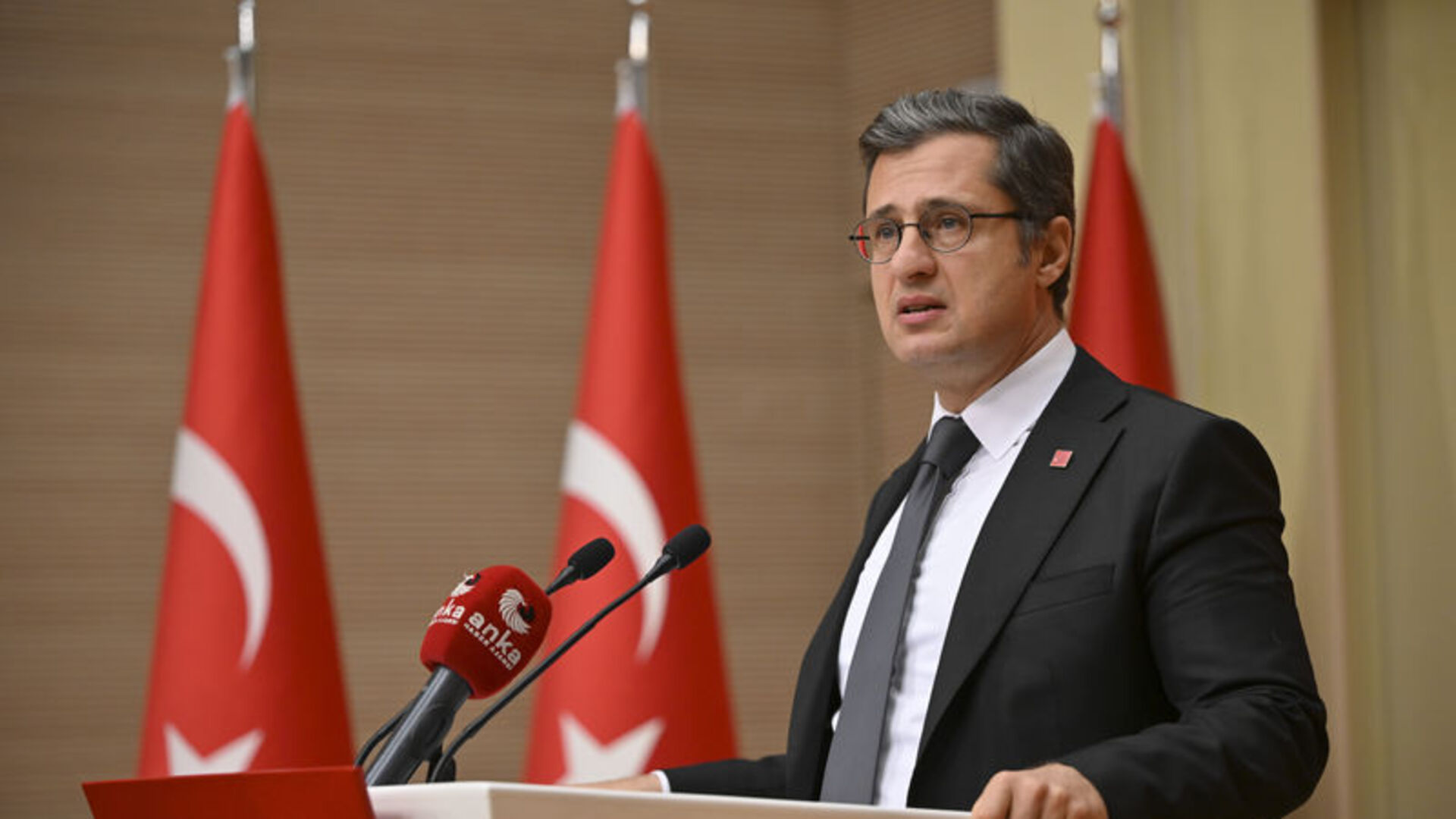 CHP'den Yüksek Seçim Kurulu'na Sert Tepki: 'Demokrasi Masasına Kurşun Sıkmak İstiyorlar'