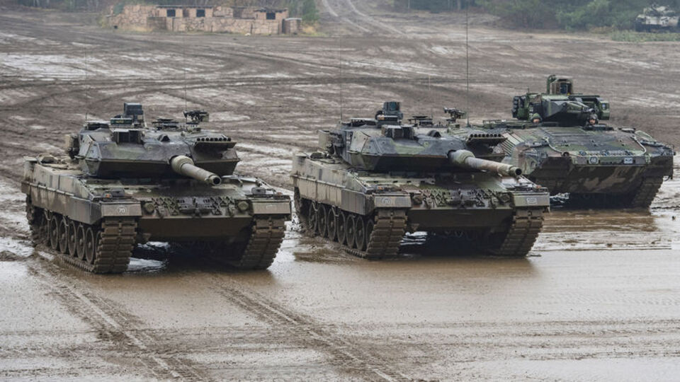 Almanya'dan savunmaya 377 milyar euro