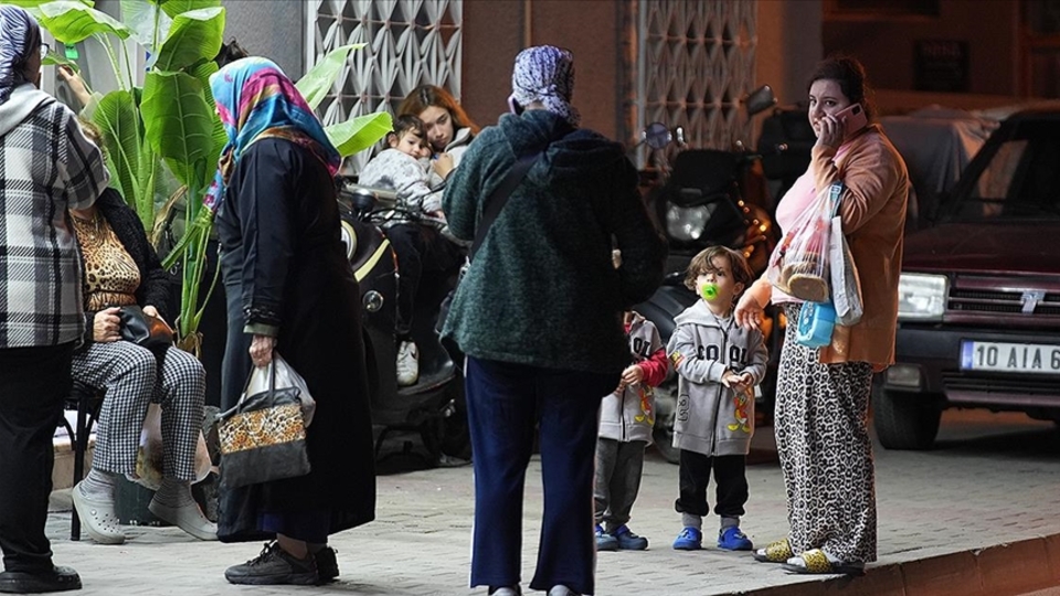 Sındırgı'da 6,1 büyüklüğünde deprem