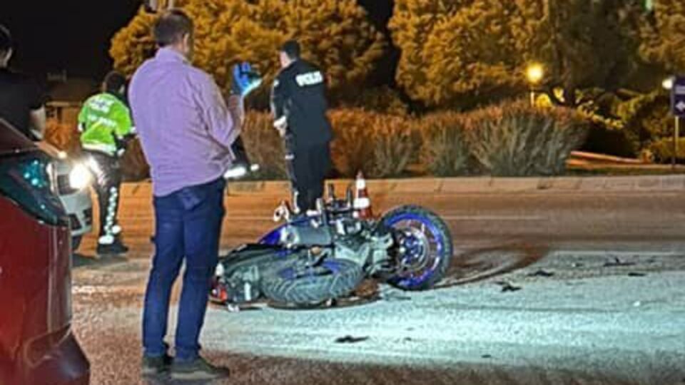 Otomobille motosiklet çarpıştı: 1 ölü, 1 yaralı