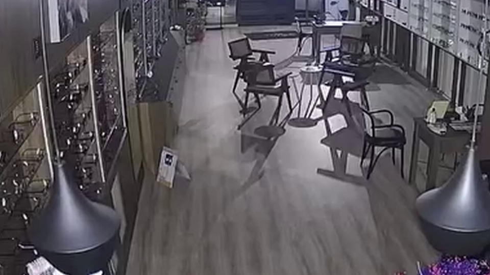 Bursa'da deprem anları kamerada