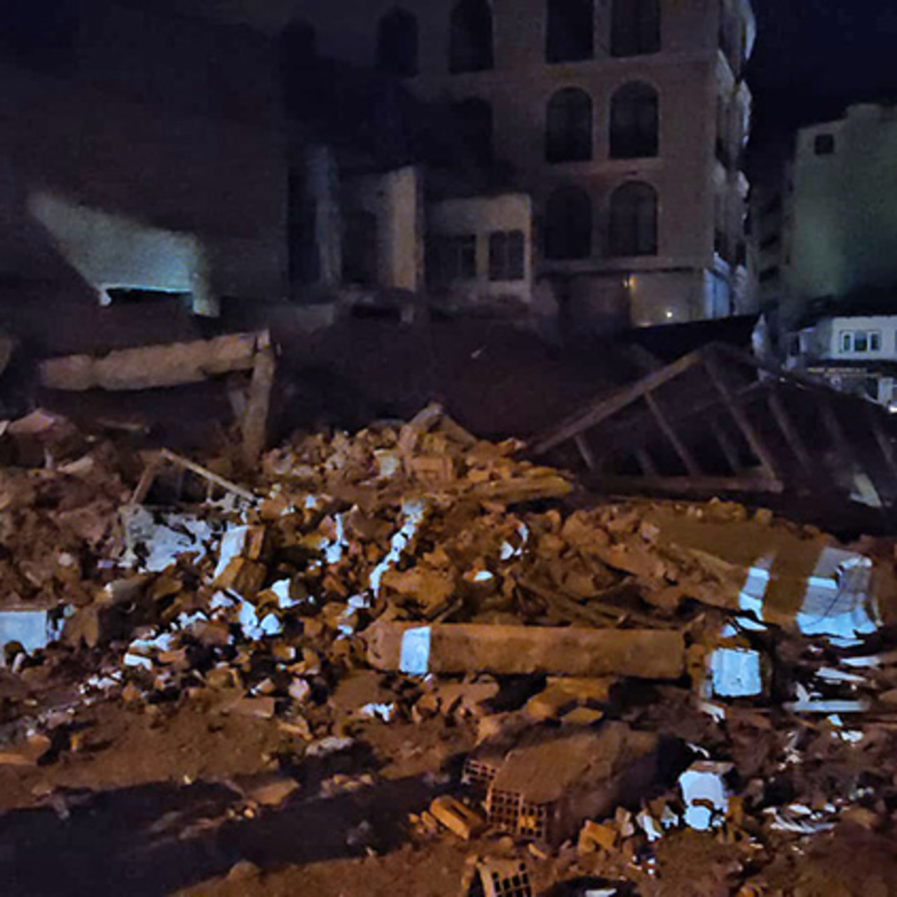 Balıkesir Depremi: Ekonomi Yönetiminin Yıkıcı Etkileri ve Alınması Gereken Önlemler!