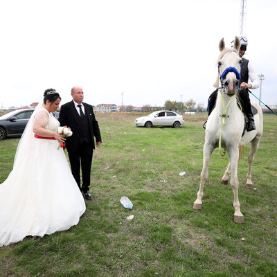 Atlı 'düğün koşusu' geleneği 20 yıl sonra canlandırıldı