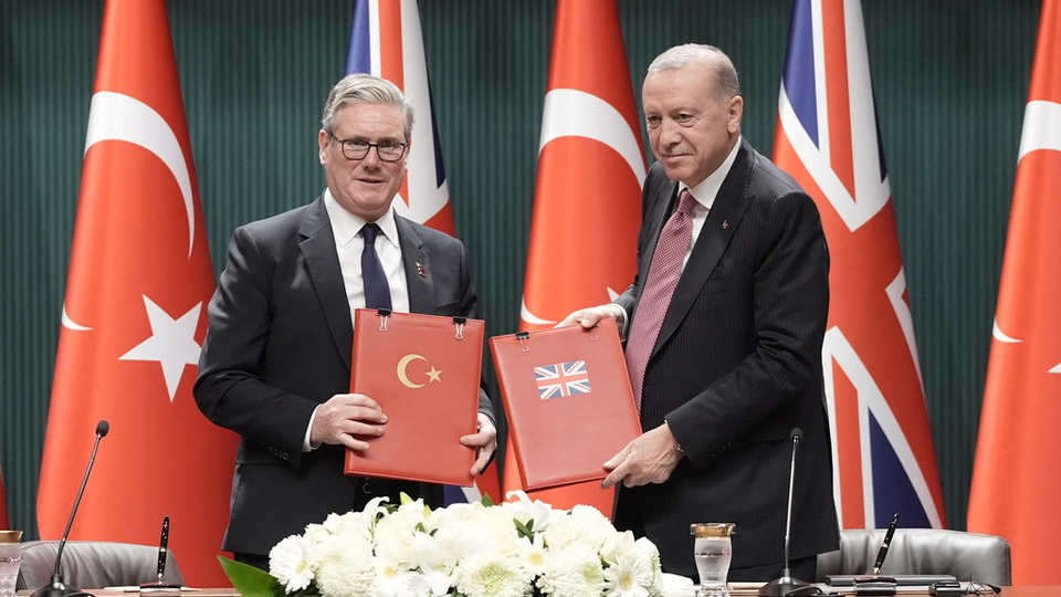 Türkiye-İngiltere Eurofighter imzalarını attı