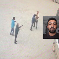 Silah doğrultan adamı bıçakla öldürdü! Kanlı düello kamerada!