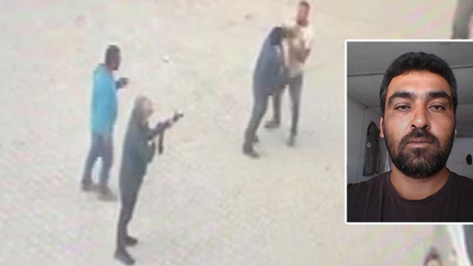 Silah doğrultan adamı bıçakla öldürdü! Kanlı düello kamerada!