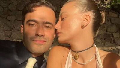 Sevgilisini yalnız bırakmadı