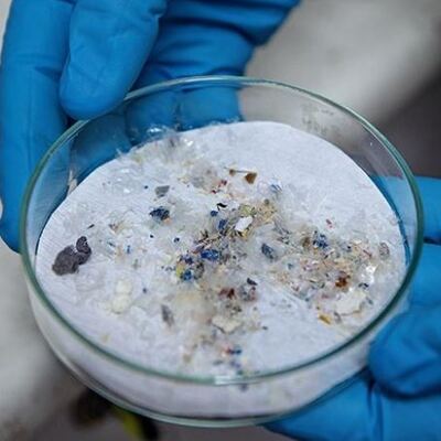 Şişeden mikroplastik alarmı