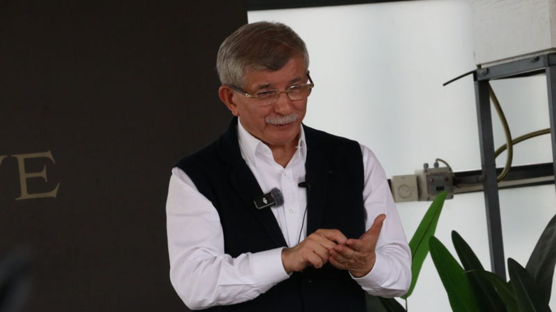 Davutoğlu'ndan Siyaset Arenasına Şaşırtan Açıklama: 'İhtiyaç Olmasaydı Bırakırdım'