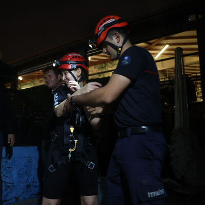 Mağarada 6 saat mahsur kaldılar