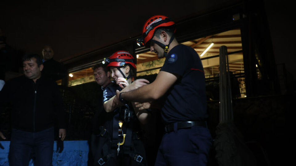 Mağarada 6 saat mahsur kaldılar