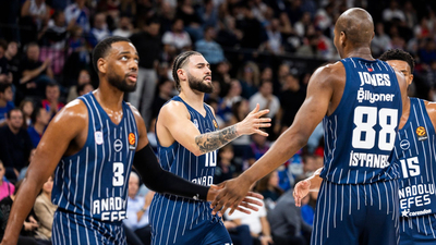 Anadolu Efes Paris'te galip!