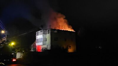 Düşen yıldırım evi yaktı!