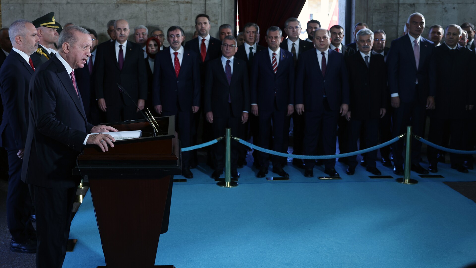 Anıtkabir'de Tarihi Ziyaret: Cumhurbaşkanı Erdoğan ve Devlet Erkanı Atatürk'ün Huzurunda