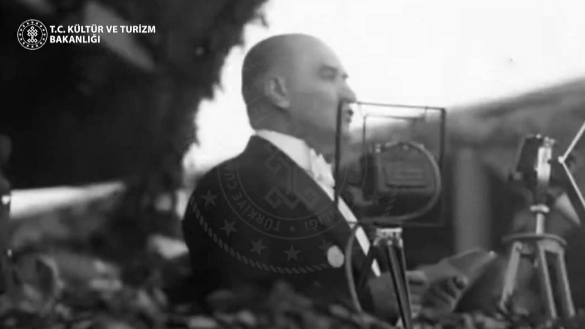 Cumhuriyet'in 100. Yılında Anlamlı Kutlama: Kültür Bakanlığı'ndan Duygu Yüklü Mesaj