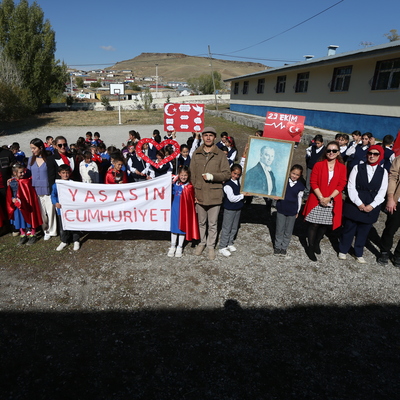 Sınır köyünde yürekleri ısıtan Cumhuriyet coşkusu