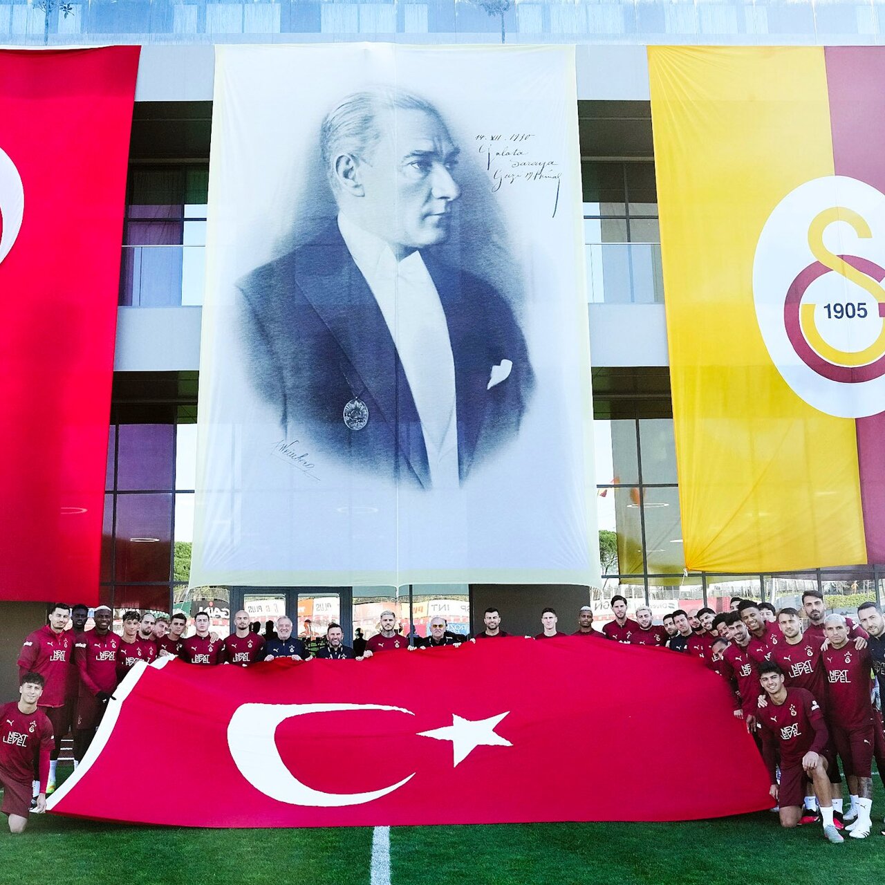 Futbolculardan 29 Ekim Cumhuriyet Bayramı kutlaması