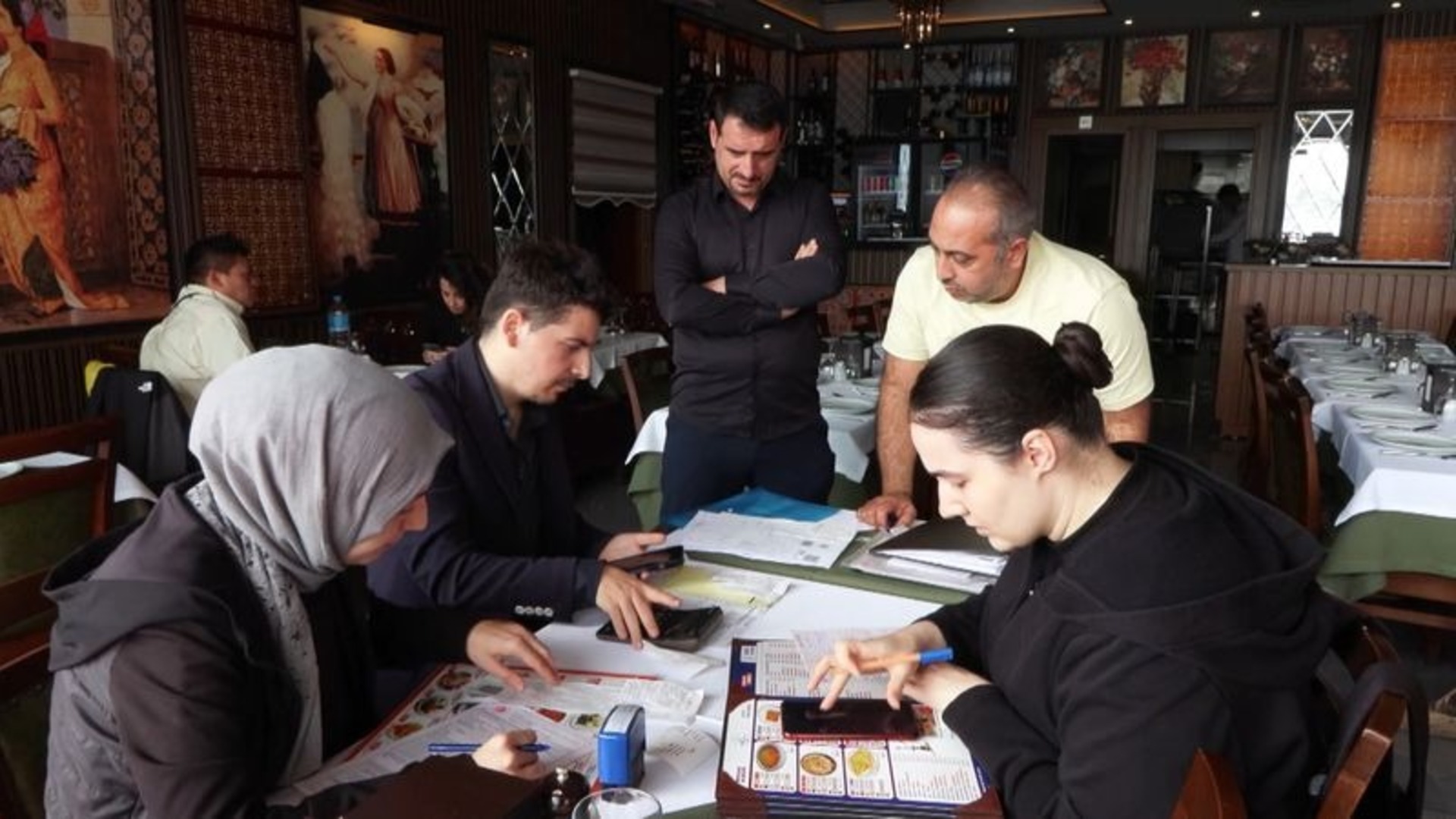 Beyoğlu'nda 4 turistin 59 bin lira hesap ödediği r…