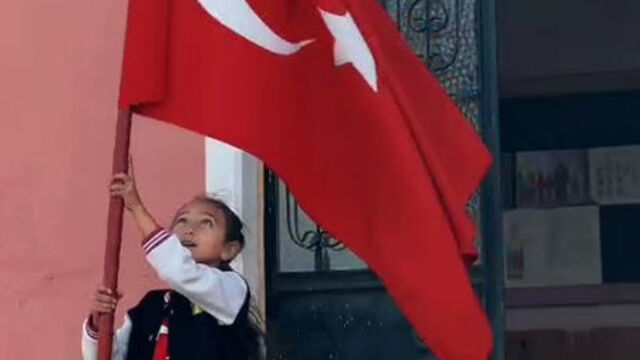 Bir okul, iki kişi, 29 Ekim coşkusu