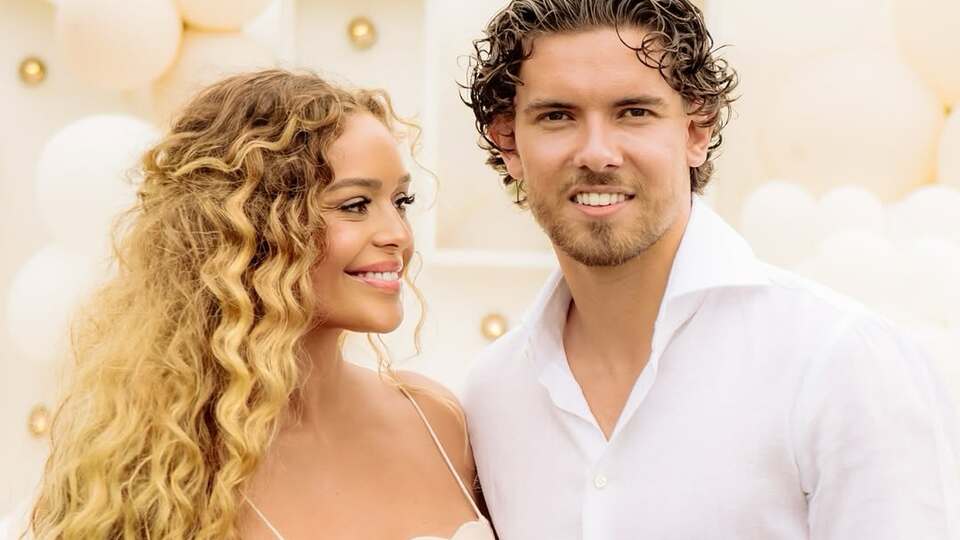 "Bebeğimizi taşıdığın her gün için bir gül"