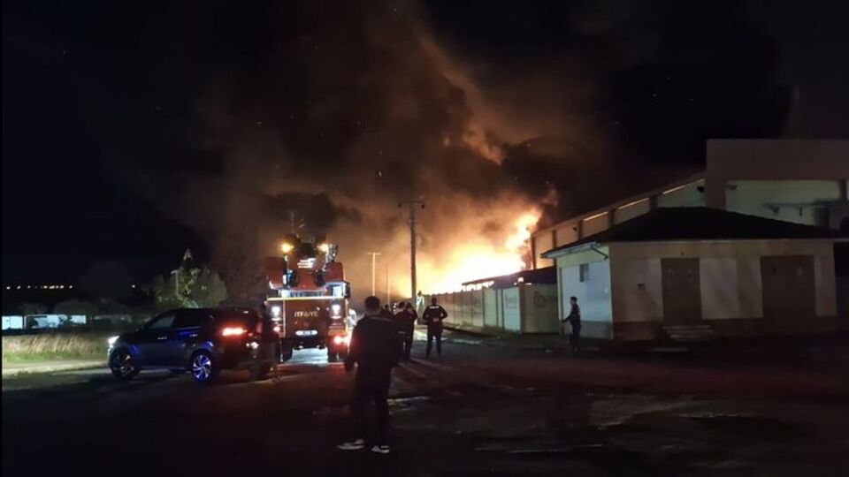 Geri dönüşüm fabrikasında yangın