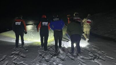 Karda mahsur kalan 2 kişi kurtarıldı