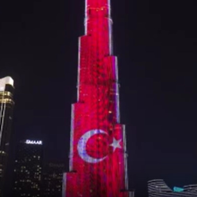 Burj Khalifa'ya Türk bayrağı yansıtıldı
