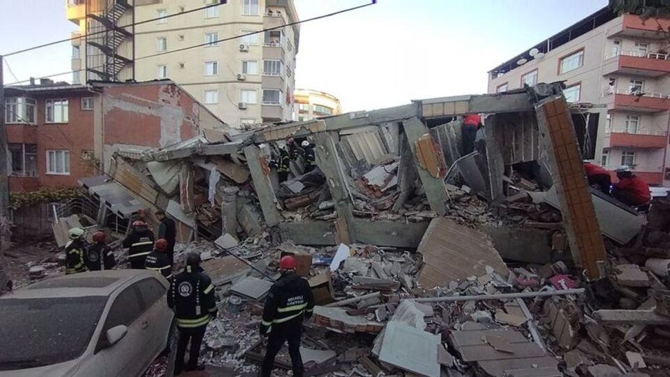 Gebze'de 7 katlı bina çöktü! Aynı aileden 4 kişi öldü!