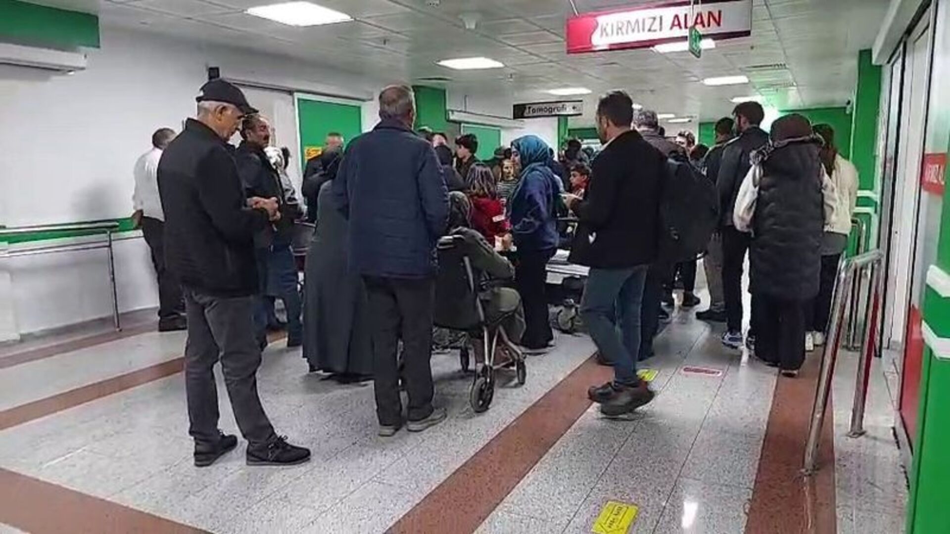 Okulda Feci İzdiham: 23 Öğrenci Yaralandı! Panik Anları Gözler Önünde