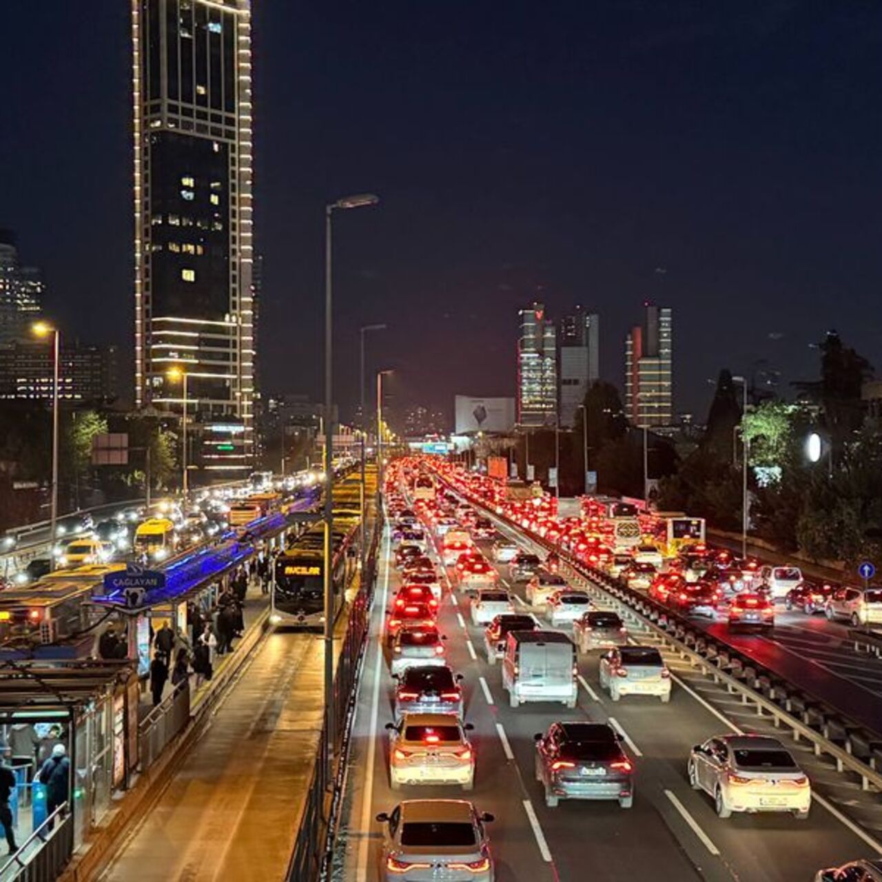 İstanbul'da trafik yoğunluğu yaşanıyor