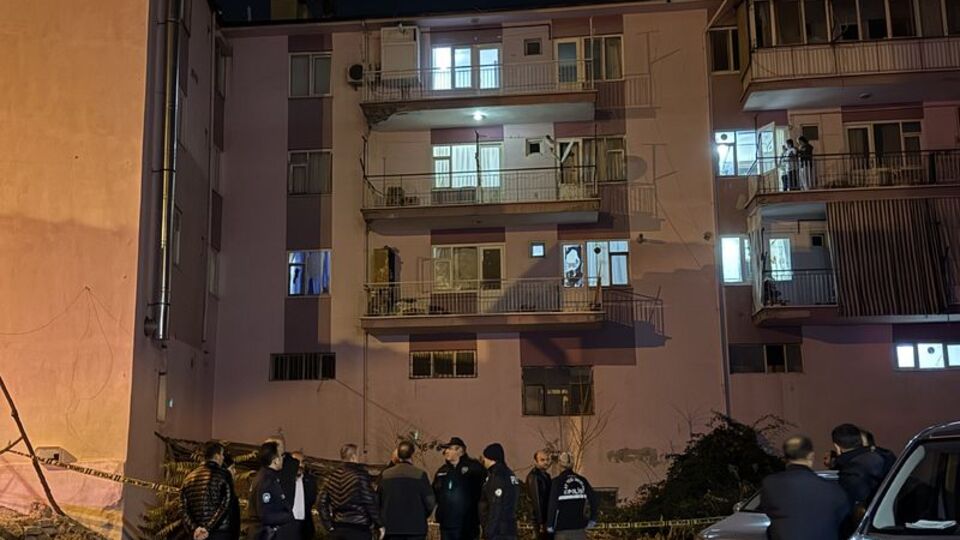 Çatıdan düşen kişi hayatını kaybetti