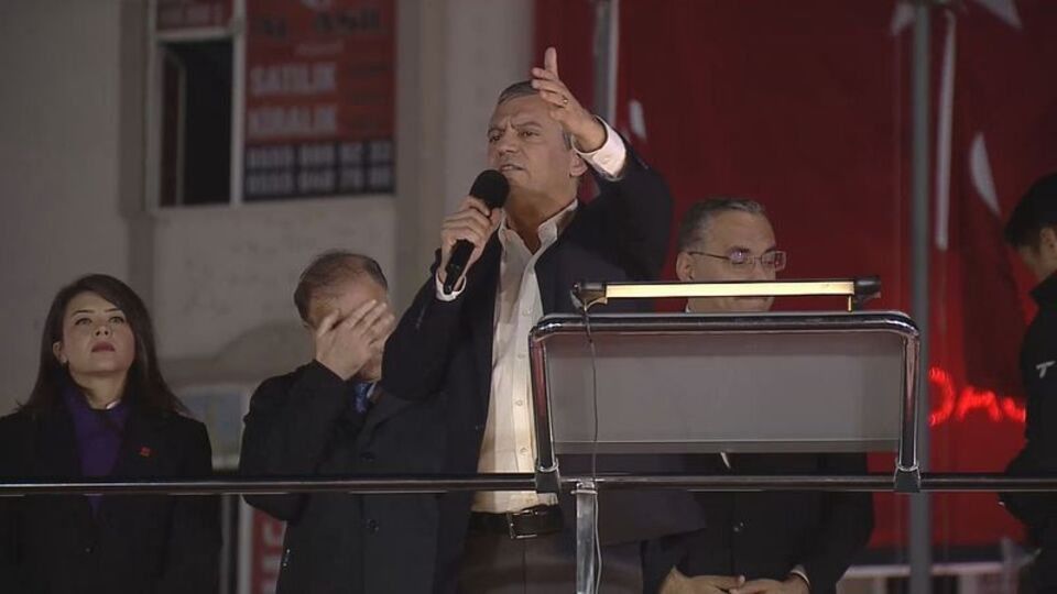 Özgür Özel, Esenyurt'ta konuştu