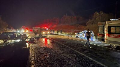 Uşak'ta kaza! Karı koca öldü, 3 kişi yaralandı