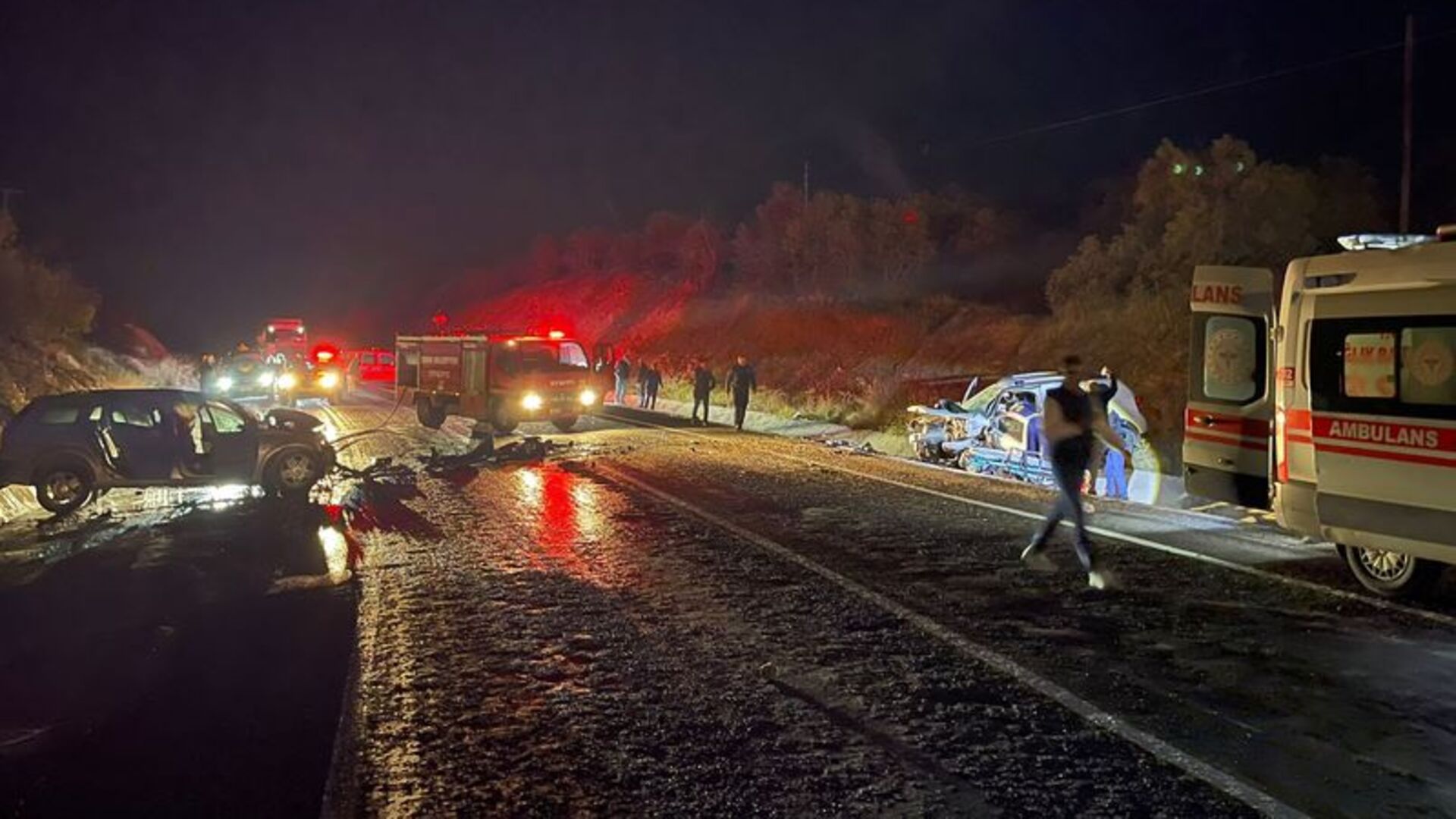 Uşak'ta Feci Kaza: Ciple Otomobilin Çarpışmasında Acı Kayıp! 2 Ölü, 3 Yaralı