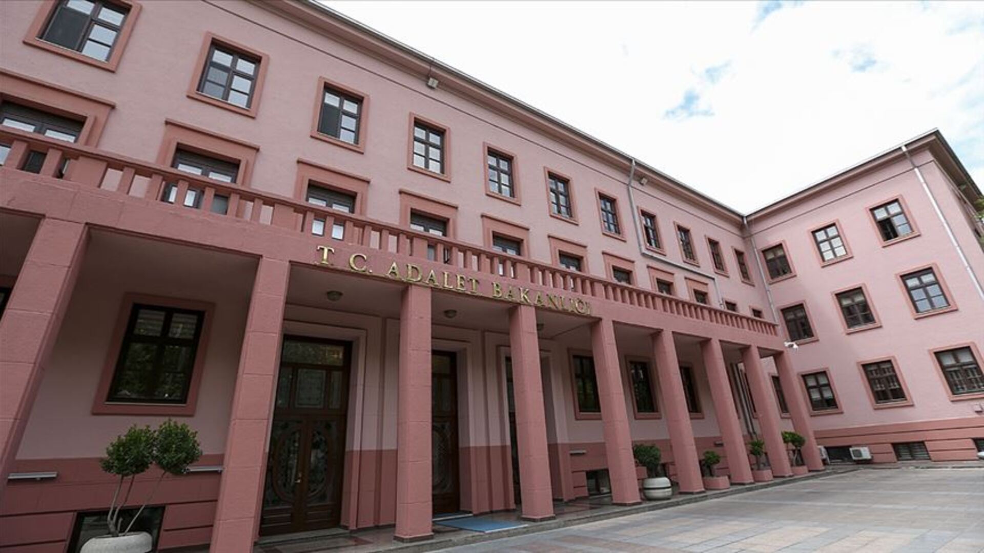 11. YARGI PAKETİ MADDELERİ VE İÇERİĞİ 2025: 11. Yargı Paketi'nde neler var, infaz düzenlemesi ve af var mı? Yeni Yargı Paketi Meclis'e sunuldu mu, ne zaman çıkacak?