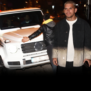 Çiçekçi önünü kesti