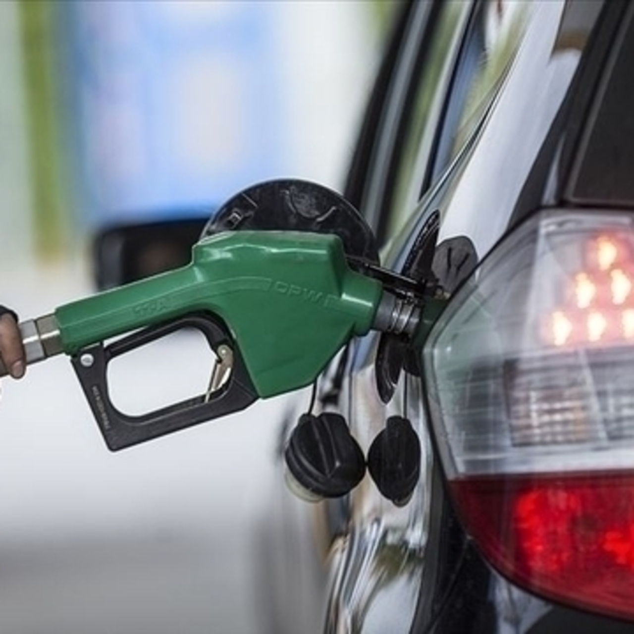 Benzine zam geldi