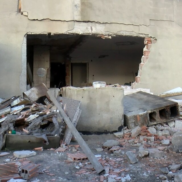 Termosifon patladı, duvarlar yıkıldı!