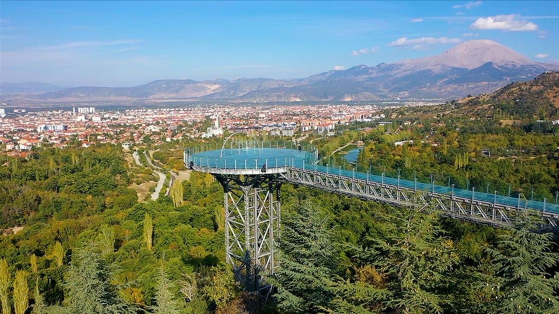 Isparta: Güller Diyarının Coğrafi Sırları ve Komşu İlleri Keşfi
