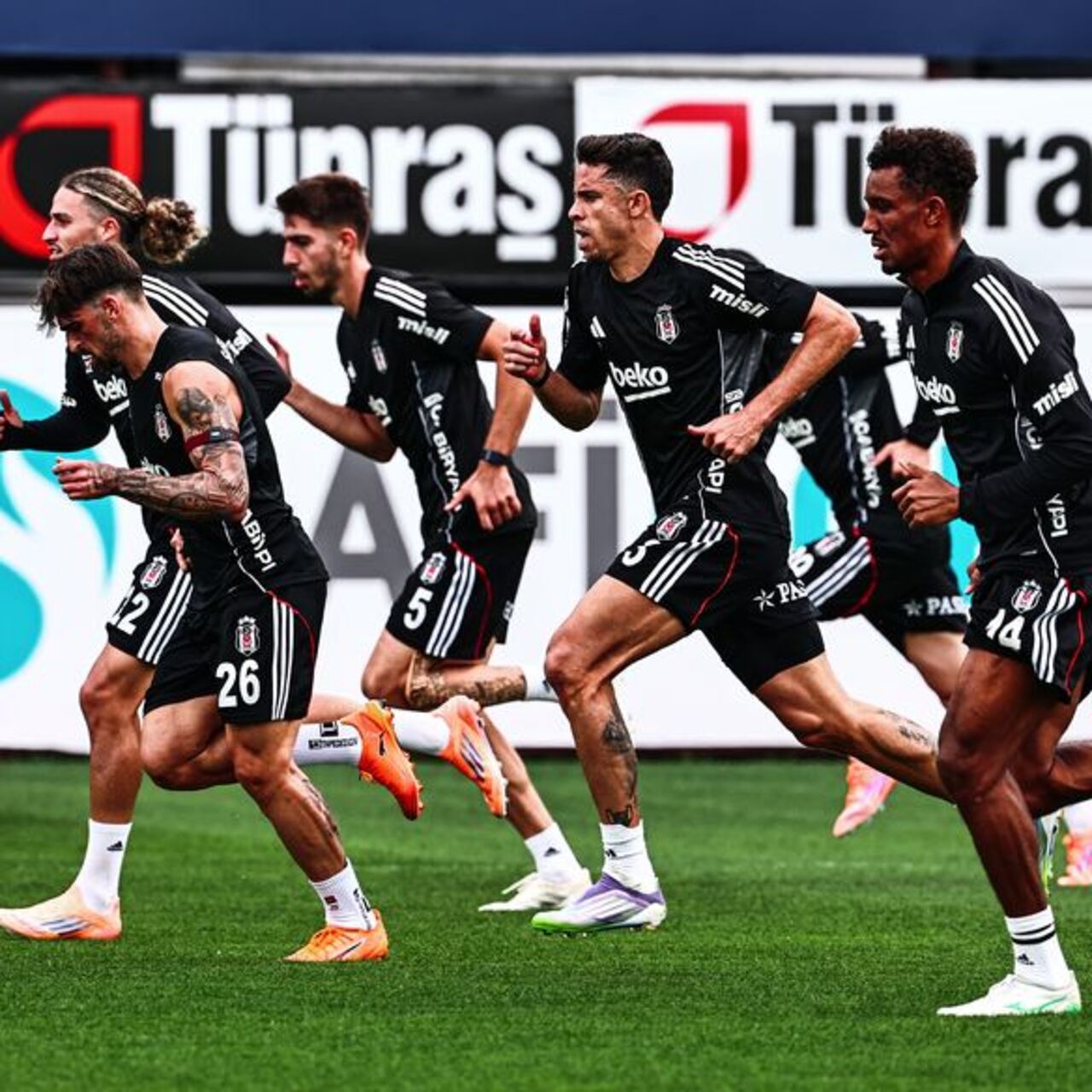 Beşiktaş, kondisyon ve taktik çalıştı